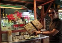 Video: Hawker Food at the Food Trail Under the Singapore Flyer