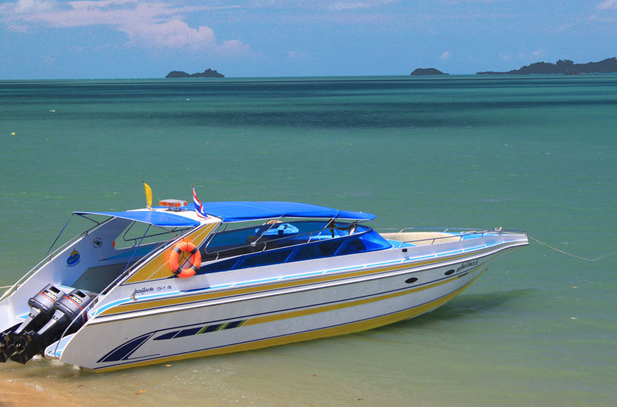 Speed boat on Bo Phut Beach