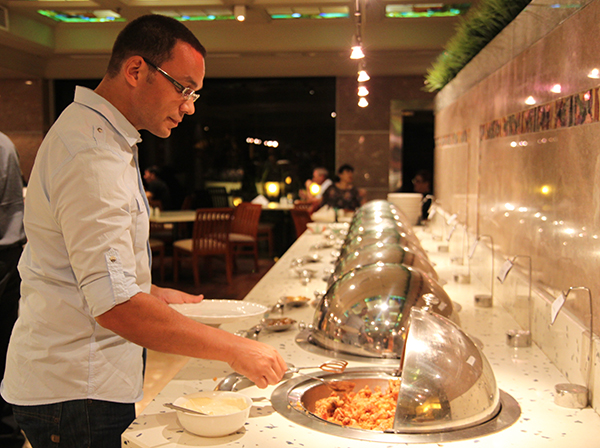 Plaza Brasserie buffet at Parkroyal on beach road