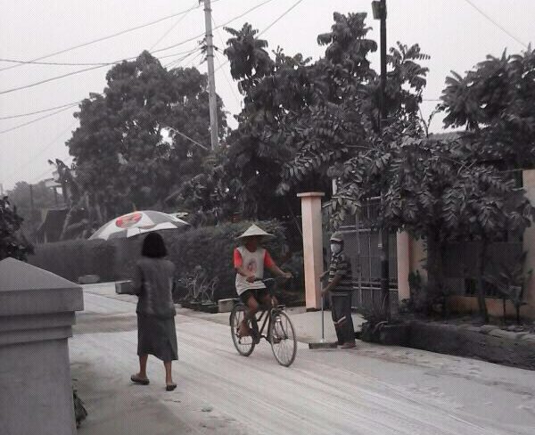 Mt Kelud Volcano Eruption Java