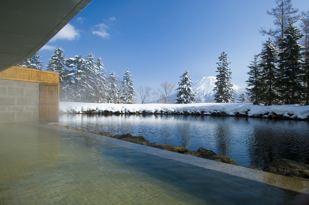 hilton-niseko-village-onsen-with-panoramic-views