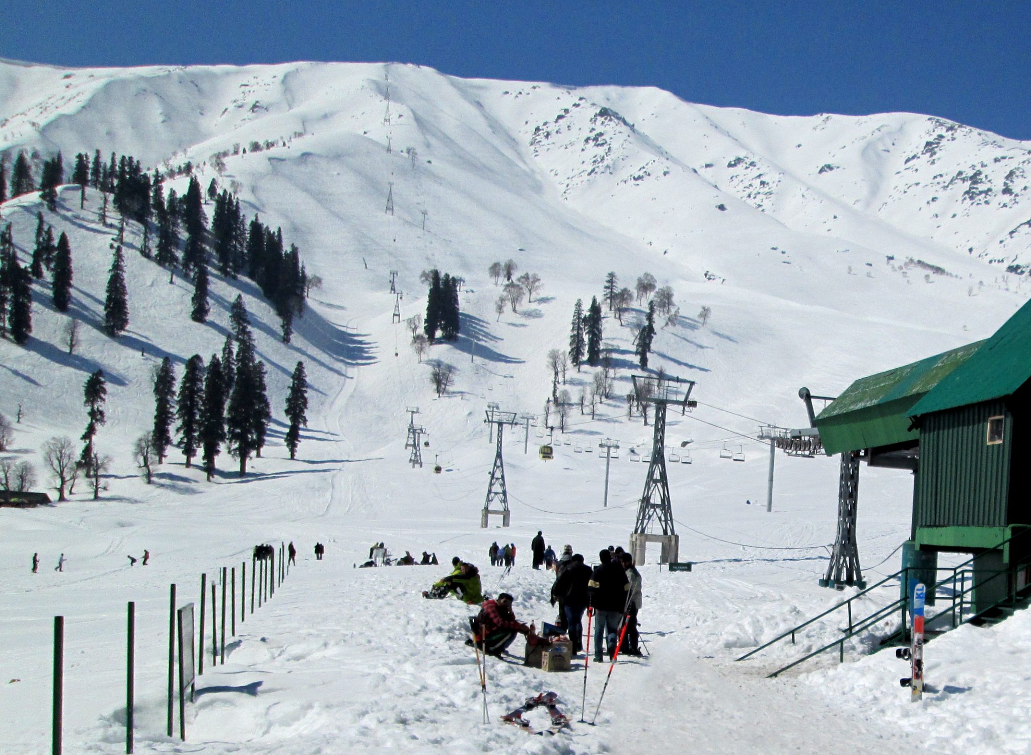 Kangdoor ski slopes of gulmarg, India - Skiing in Asia