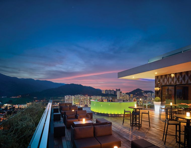 Gravity Rooftop Bar at G Hotel Kelawai Hipster Restaurant Pengang